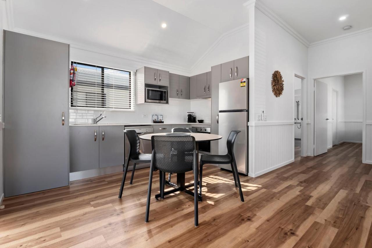 Ingenia Holidays Cairns Coconut Exteriör bild A kitchen in a typical apartment