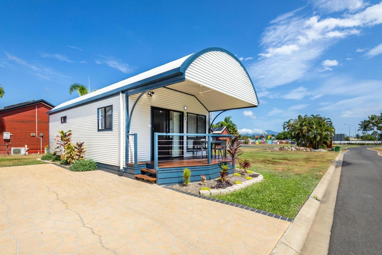 Ingenia Holidays Cairns Coconut Exteriör bild A typical park home