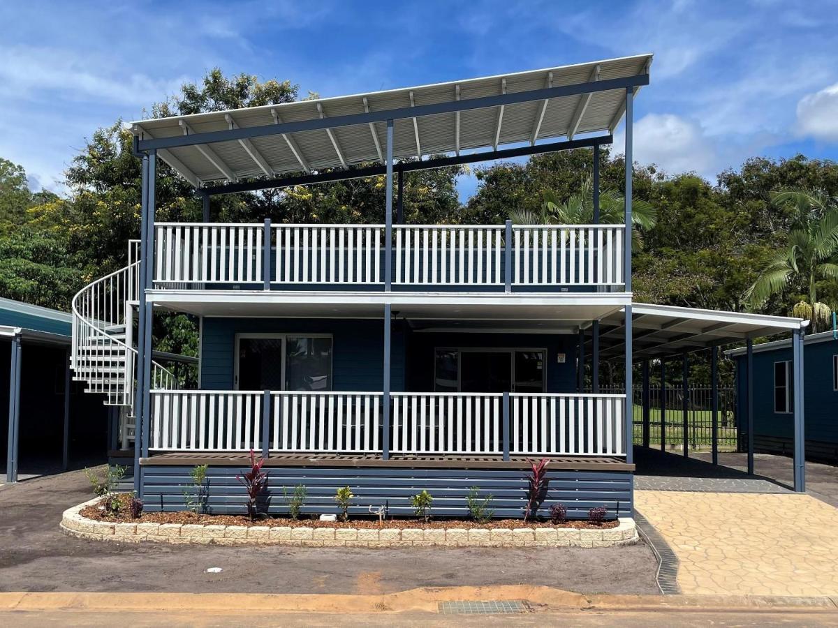 Ingenia Holidays Cairns Coconut Exteriör bild A two storey transportable home