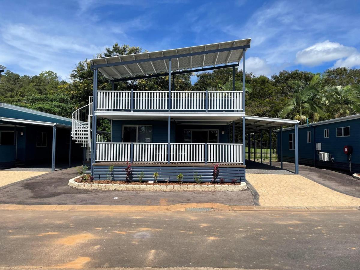 Ingenia Holidays Cairns Coconut Exteriör bild The new boarding house at the school