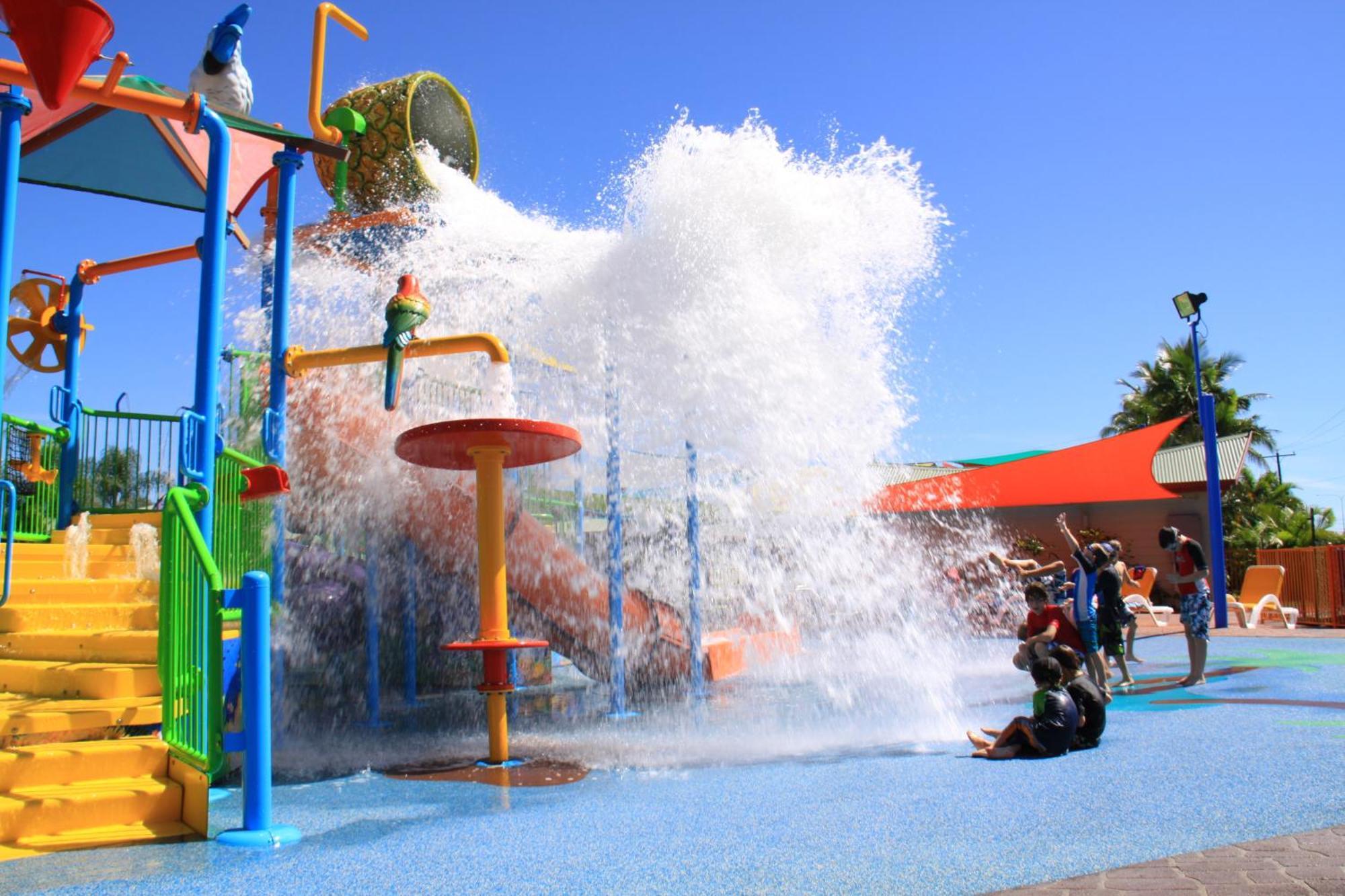Ingenia Holidays Cairns Coconut Exteriör bild Wet 'n' Wild Water Park