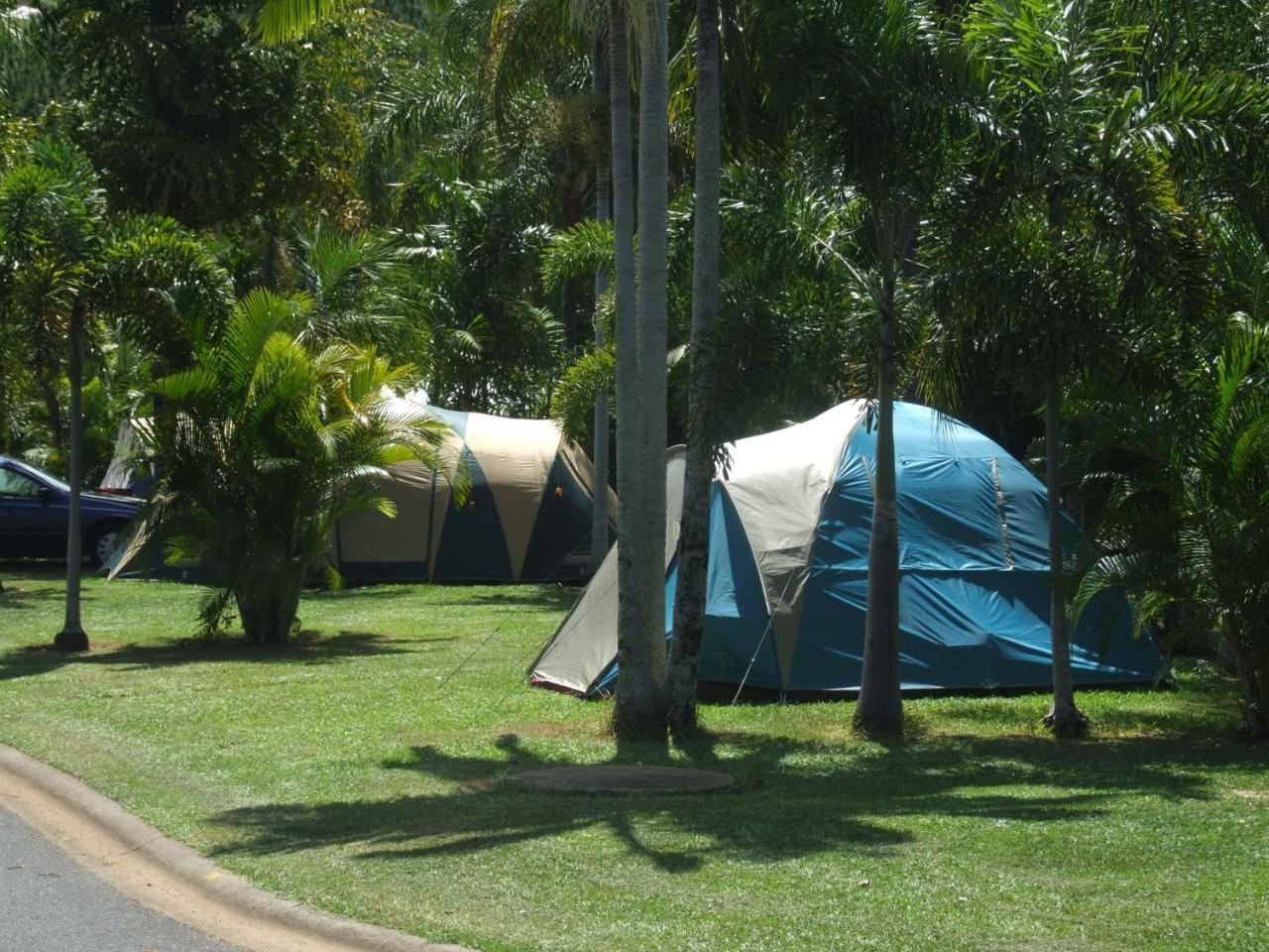Ingenia Holidays Cairns Coconut Exteriör bild Camping at the park