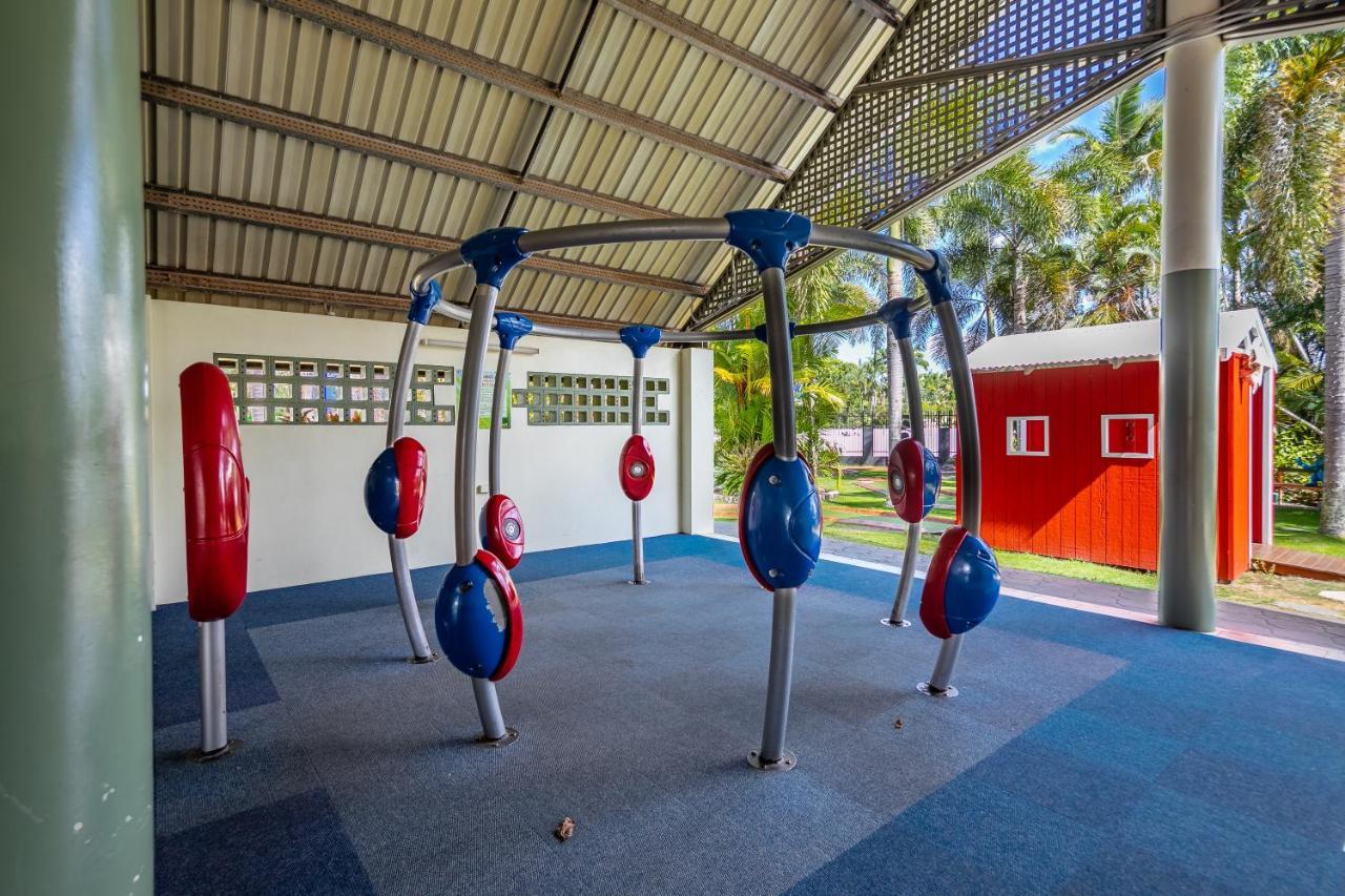 Ingenia Holidays Cairns Coconut Exteriör bild Playground at the resort