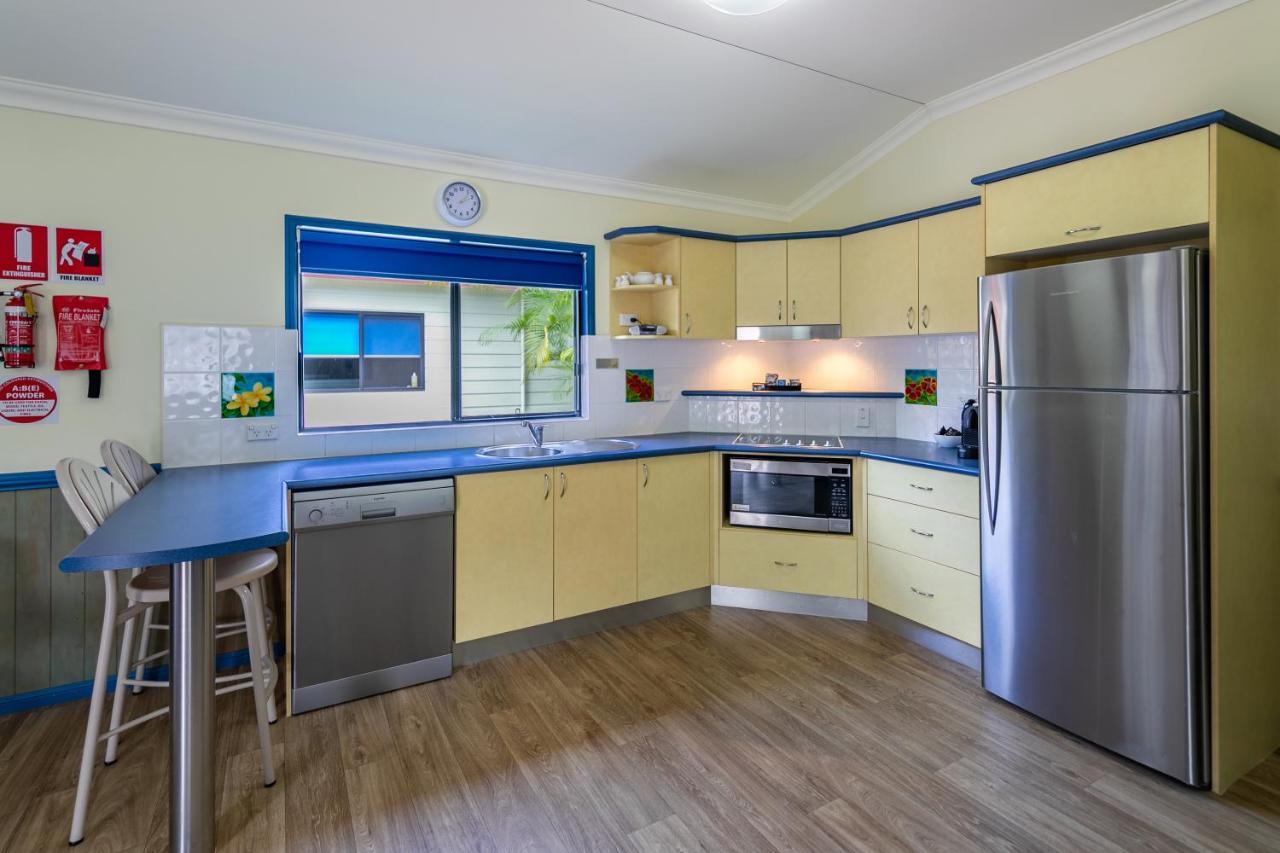 Ingenia Holidays Cairns Coconut Exteriör bild A modern Australian kitchen