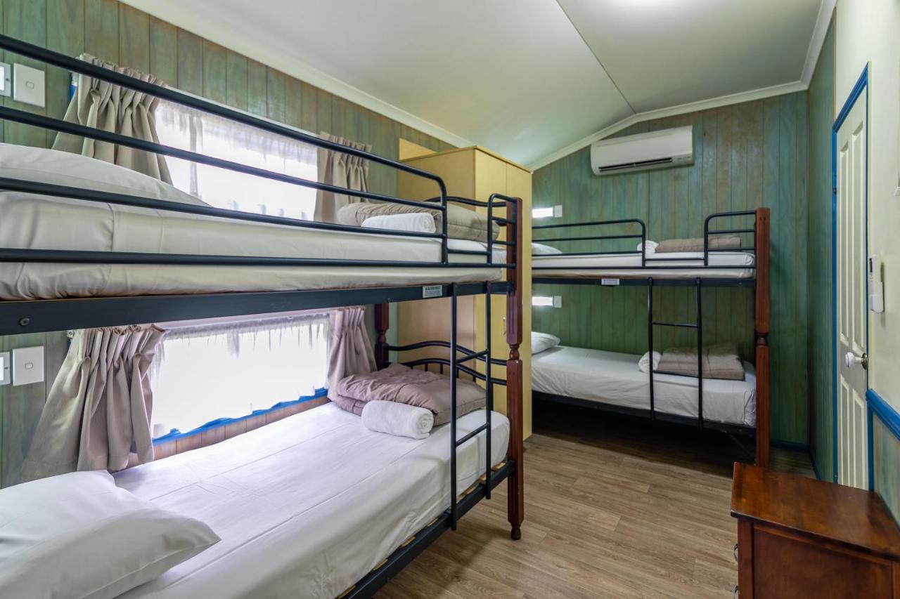 Ingenia Holidays Cairns Coconut Exteriör bild Bunk beds in a hostel