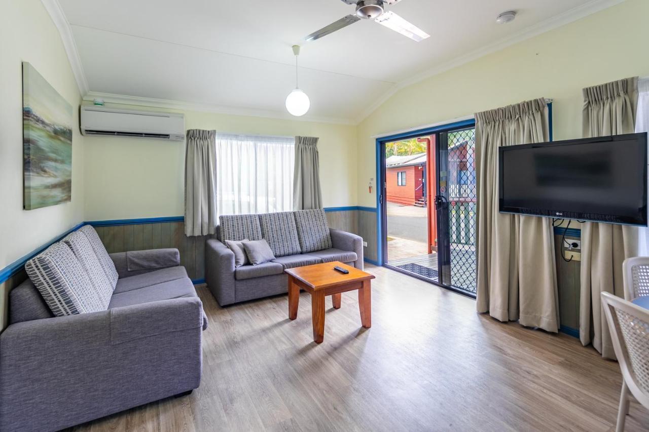 Ingenia Holidays Cairns Coconut Exteriör bild Living area of a two-bedroom villa