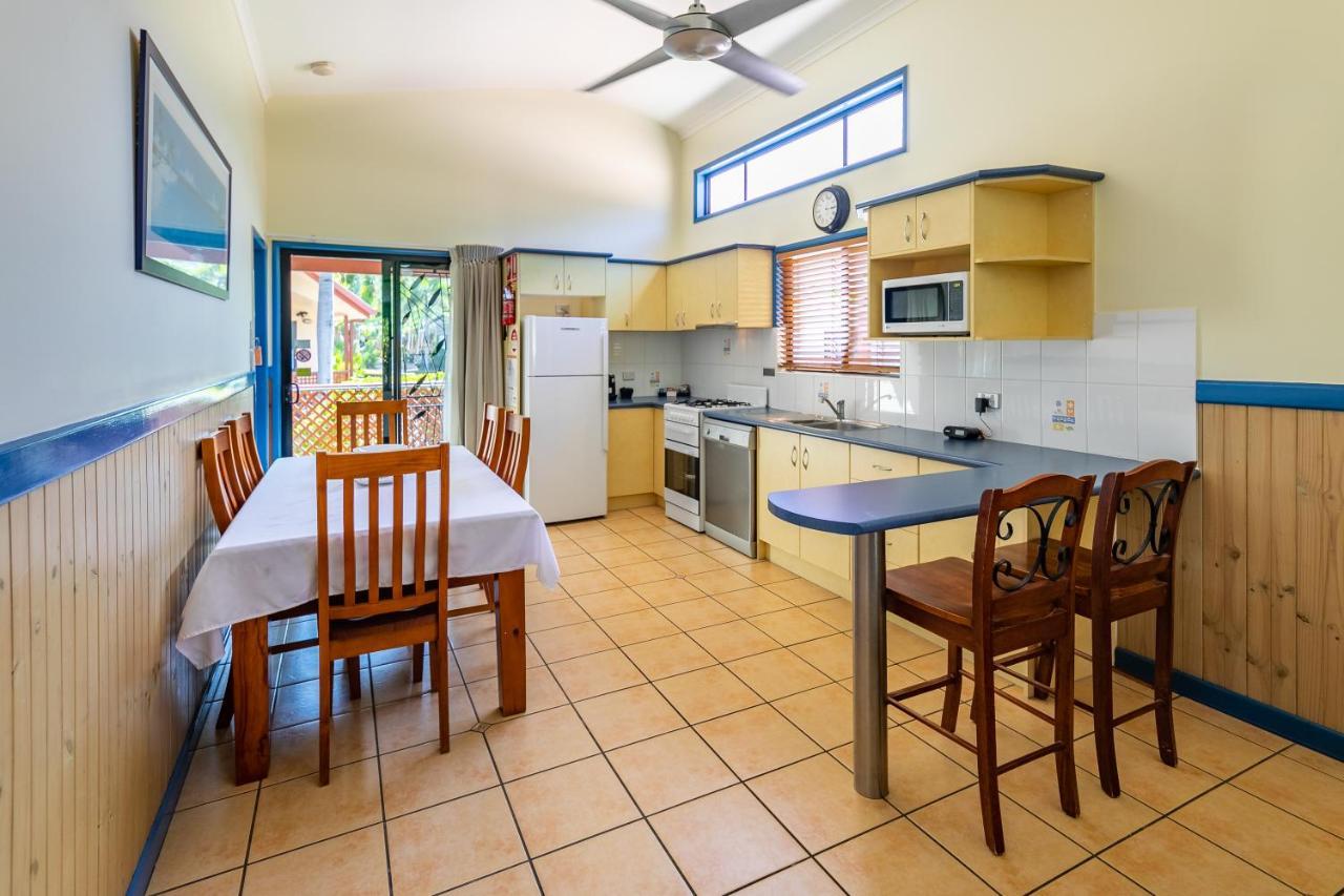 Ingenia Holidays Cairns Coconut Exteriör bild A typical kitchen