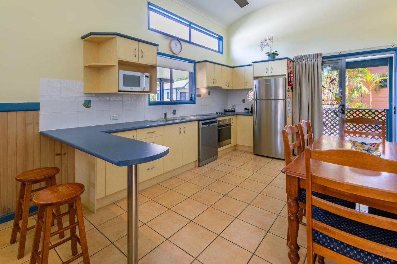 Ingenia Holidays Cairns Coconut Exteriör bild A kitchen in a typical Australian home