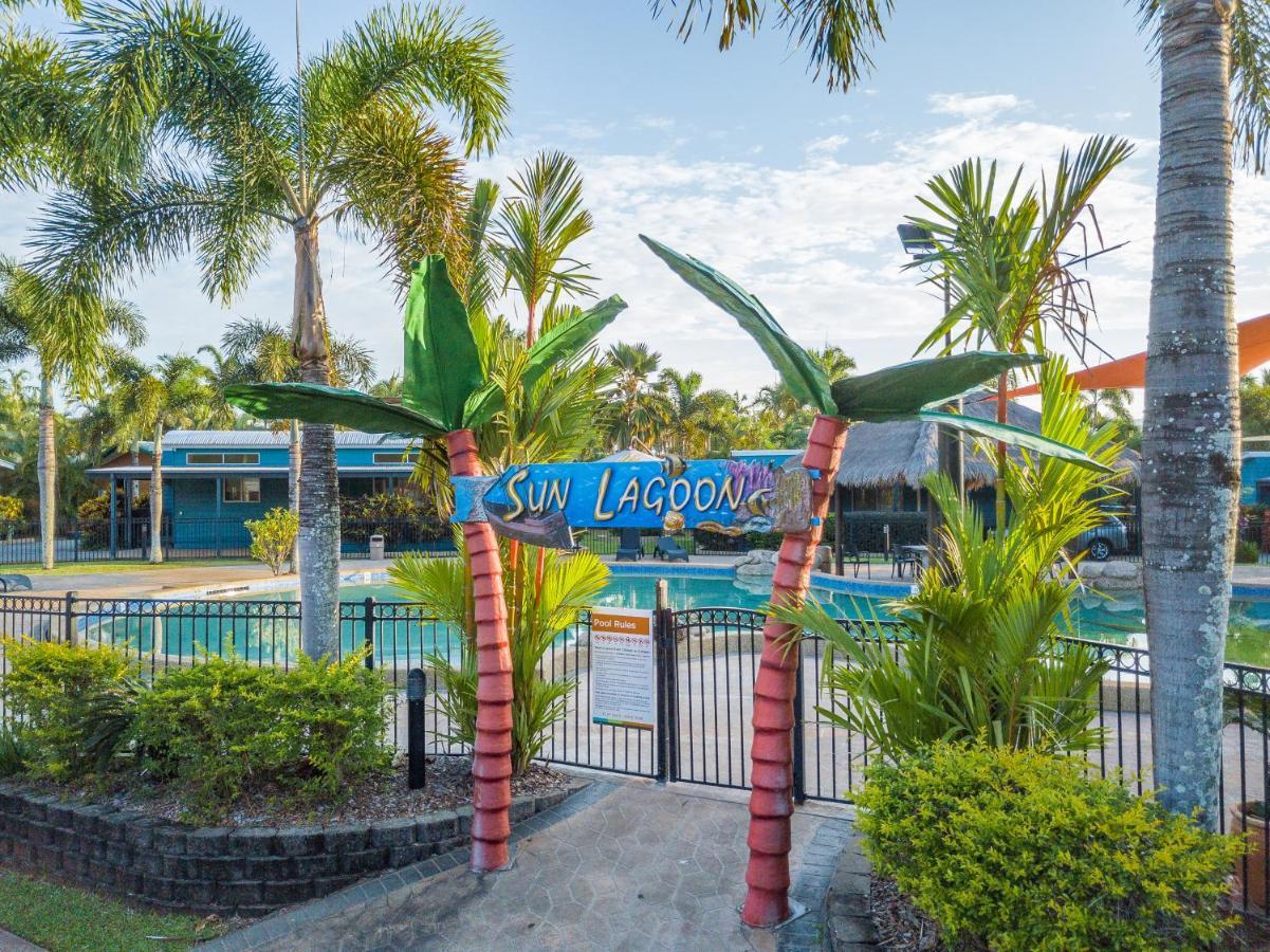 Ingenia Holidays Cairns Coconut Exteriör bild The entrance to the lagoon